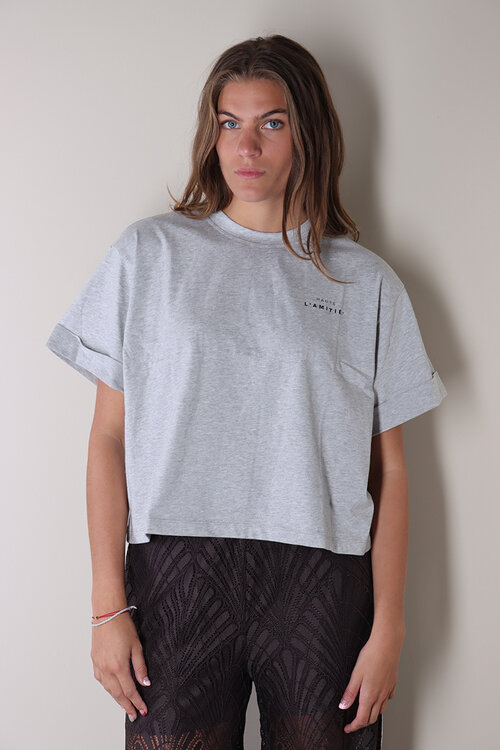 Haute L'Amitie Grijs Crop T-shirt met Ronde Hals