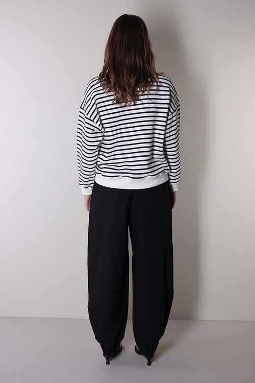 Haute L'Amitie Off White Sweater met Gestreepte Applicatie