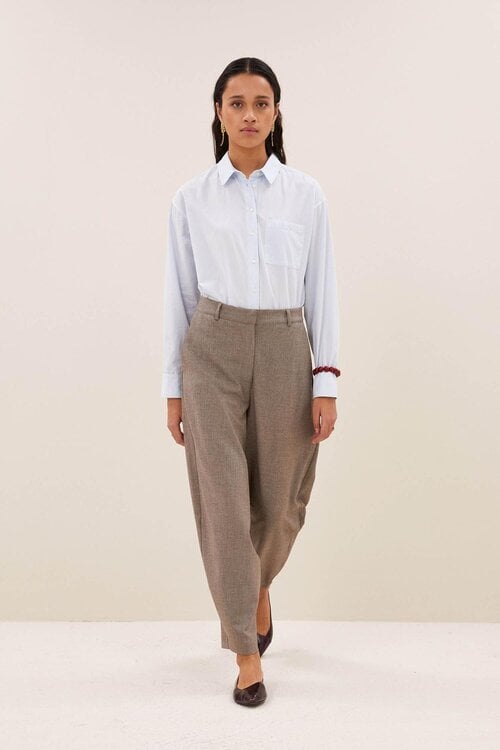 By Bar Edda wijde broek in de kleur Taupe