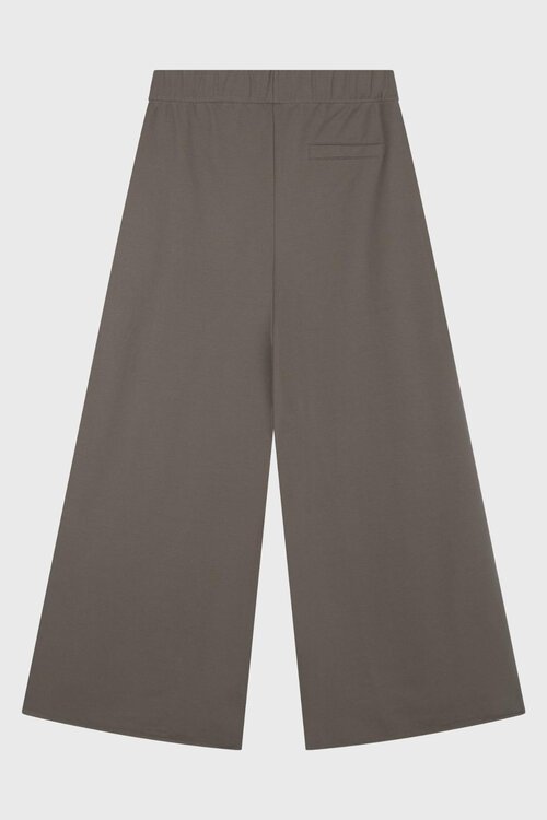 10Days Stille elegantie ontmoet comfort met de brede jogger in de kleur mist.