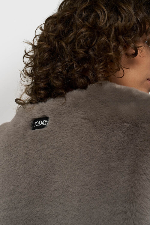10Days fluffy mouwloze bodywarmer bruin