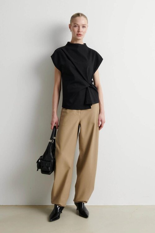 Second Female Arkai top in zwart