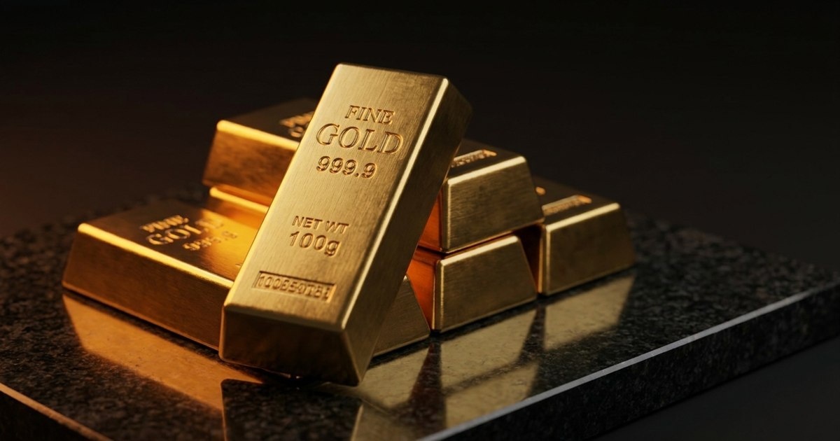 Goud boekt eerste maandwinst sinds februari na beweeglijke slotdag