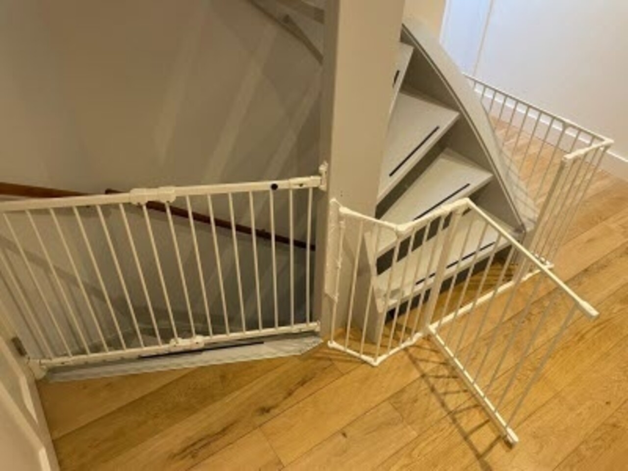 BabyDan BabyDan Flex Barrière de Sécurité Escalier et Porte 252 cm & BabyDan FlexiFit Barrière de Sécurité Escalier et Porte 62 - 105 cm