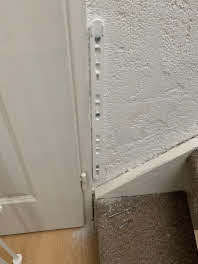 Lattes de montage sur le mur