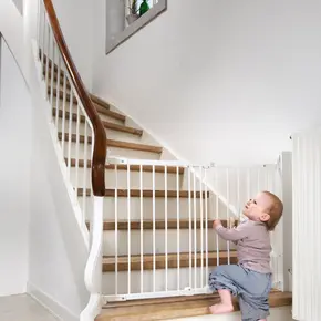 Comment apprendre à un enfant à monter les escaliers en toute sécurité ?