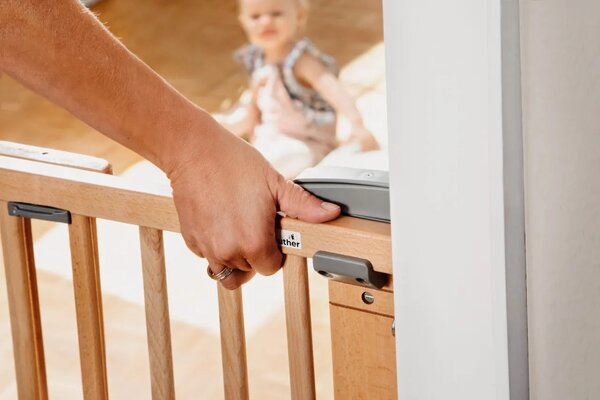 Geuther Geuther Barrière de Sécurité Escalier Oris 2733+ 67 - 95 cm Geuther Geuther Barrière de Sécurité Escalier Oris 2733+ 67 - 95 cm