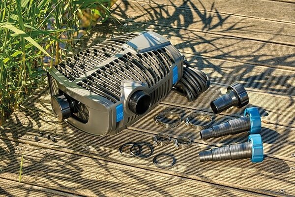 Oase AquaMax Eco Premium 9000 Teichpumpe Für Mittelgroße & Große Teiche Oase AquaMax Eco Premium 9000 Teichpumpe Für Mittelgroße & Große Teiche