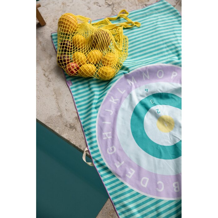 Quut PLAYTOWEL M (140 X 70CM) - MICROFIBER - BULLSEYE /