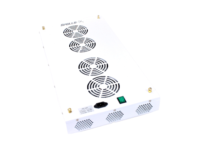 Vierkante full-spectrum LED kweeklamp Apollo-X 8 met 452 Watt vermogen voor 120x120 cm groei en bloei