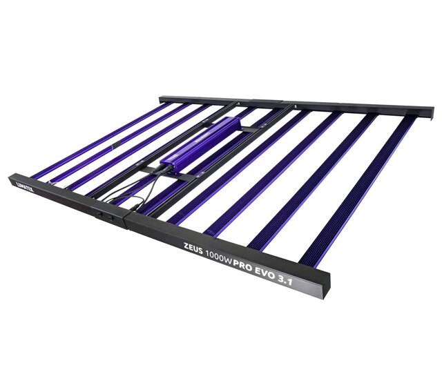 Rechthoekige zwarte LED kweeklamp 1000 watt met koelribben en ventilatoren voor 200x150 cm belichting Rechthoekige zwarte LED kweeklamp 1000 watt met koelribben en ventilatoren voor 200x150 cm belichting