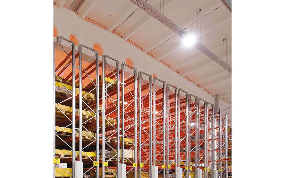 HLW LED LED UFO High Bay 200W - Waterproof LED lamp with IP65 for warehouse lighting HLW LED LED UFO High Bay 200W - Waterproof LED lamp with IP65 for warehouse lighting