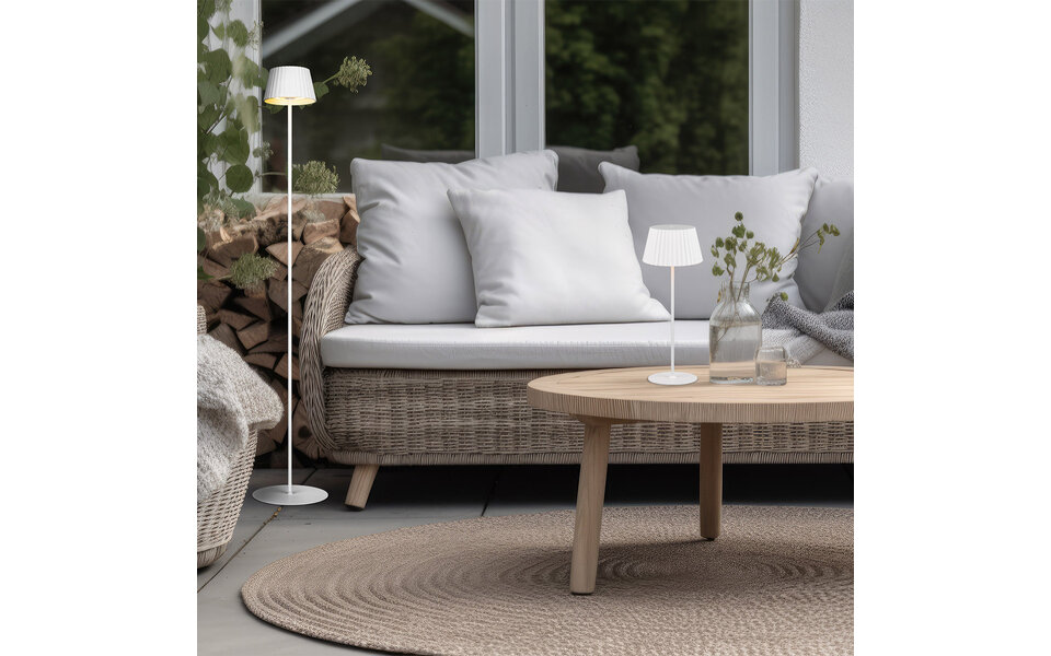 HLW LED White LED Floor Lamp - Metal, Splashproof, Warm White 2700K–3000K, 5W LED HLW LED White LED Floor Lamp - Metal, Splashproof, Warm White 2700K–3000K, 5W LED