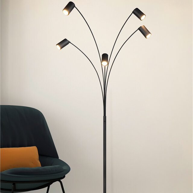 Zwarte metalen vloerlamp met vijf verstelbare GU10 LED-lichtbronnen en mat zwarte afwerking