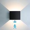 Zwarte LED wandlamp met 7W vermogen, 2700K warm licht en geïntegreerde bewegingssensor
