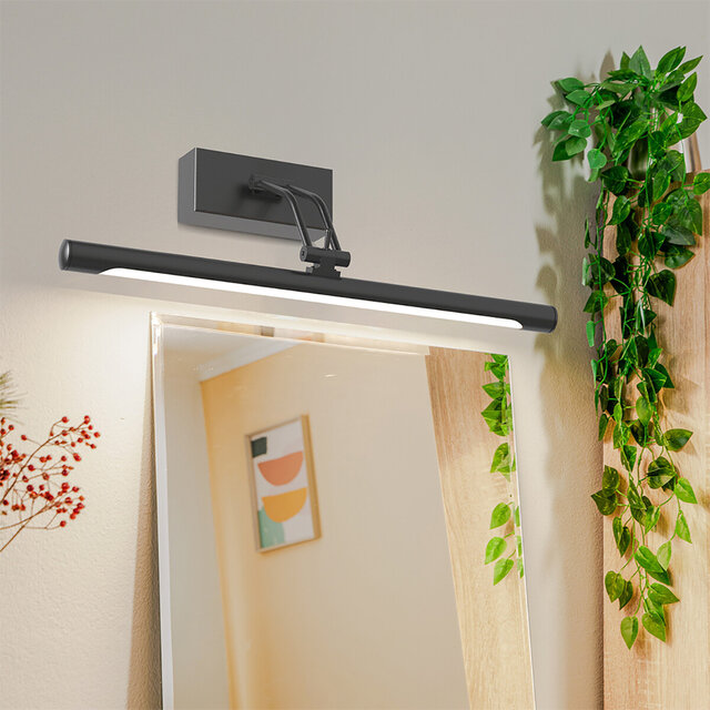 Kantelbare LED wandlamp in chroom met 8W vermogen en koel wit licht van 4000K en 700 lumen