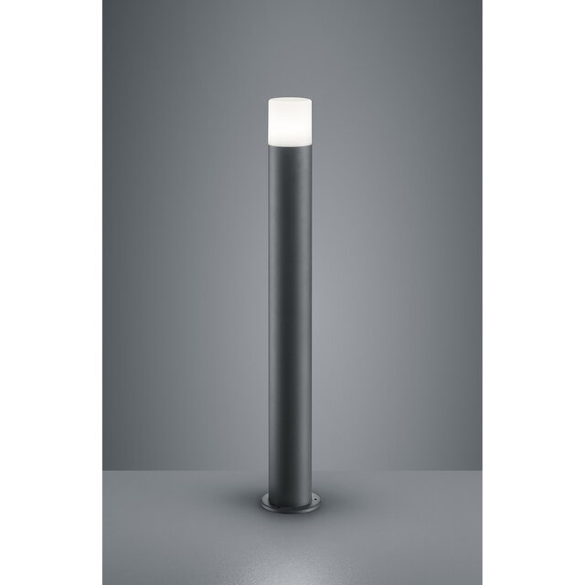 Staande LED buitenlamp in mat antraciet aluminium met E27 fitting en spatwaterdichte IP44 behuizing Staande LED buitenlamp in mat antraciet aluminium met E27 fitting en spatwaterdichte IP44 behuizing