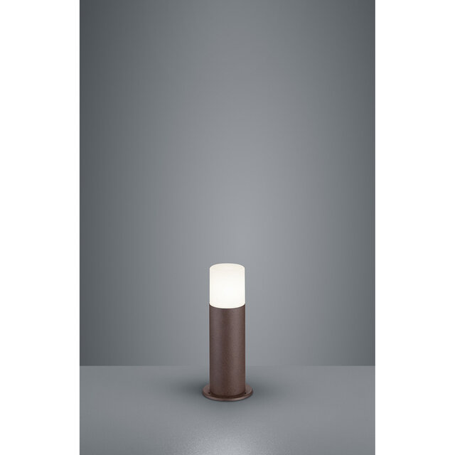 Staande roestkleurige aluminium buitenlamp met E27 fitting en spatwaterdichte IP44 bescherming