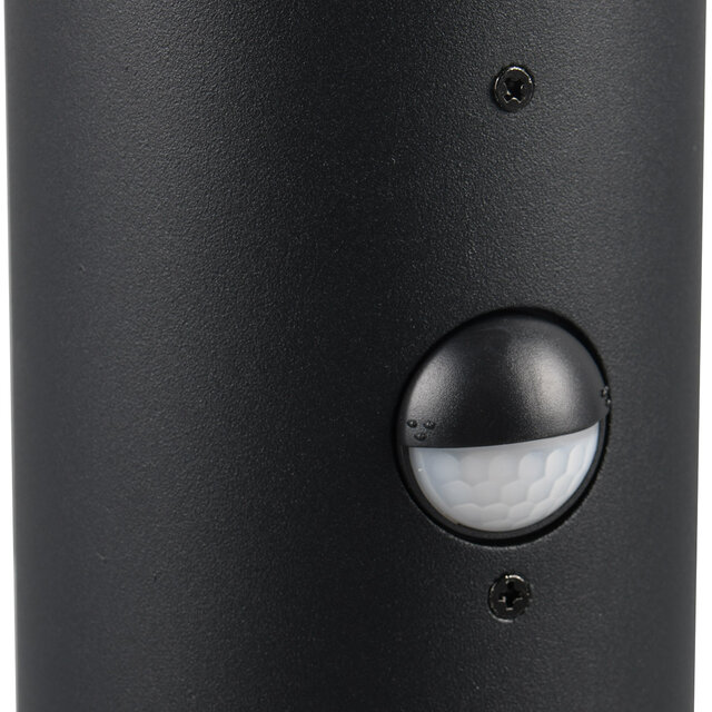 Ronde staande buitenlamp van mat zwart aluminium met E27 fitting en bewegingssensor