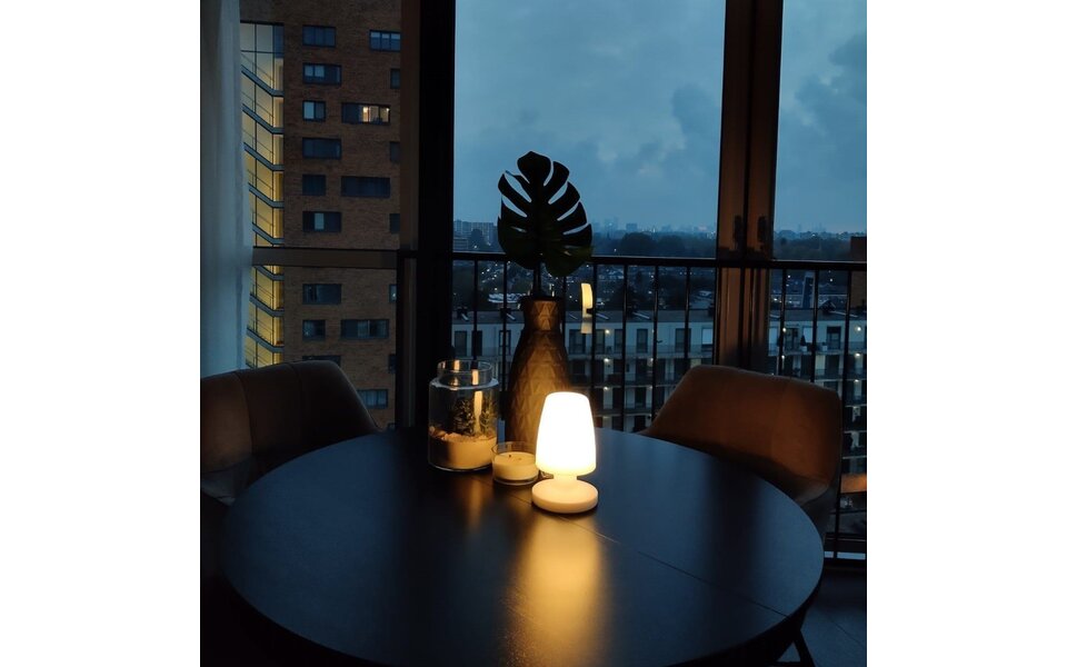 HLW LED LED Table Lamp with USB Charging Function, Splashproof and Fabric Shade - White HLW LED LED Table Lamp with USB Charging Function, Splashproof and Fabric Shade - White