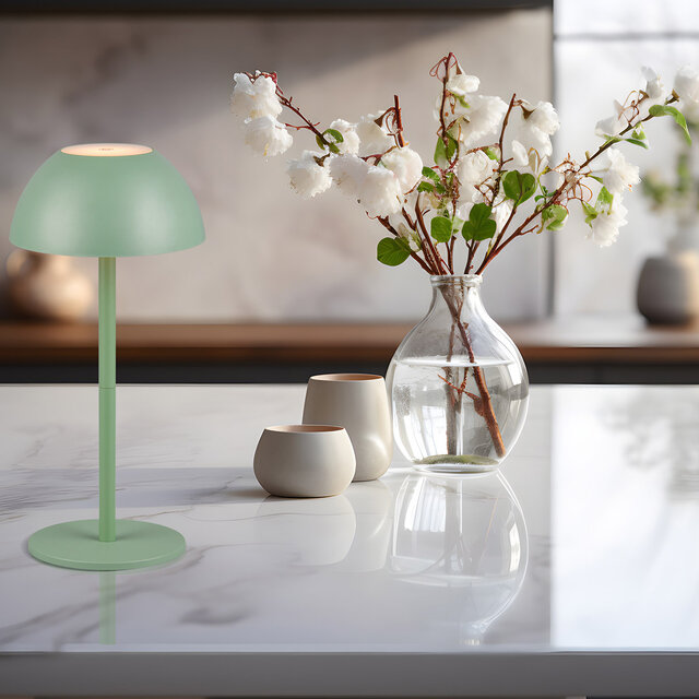 Pistachegroene LED tafellamp met warm wit licht 3000K, 1.7W vermogen en oplaadbare batterijen Pistachegroene LED tafellamp met warm wit licht 3000K, 1.7W vermogen en oplaadbare batterijen