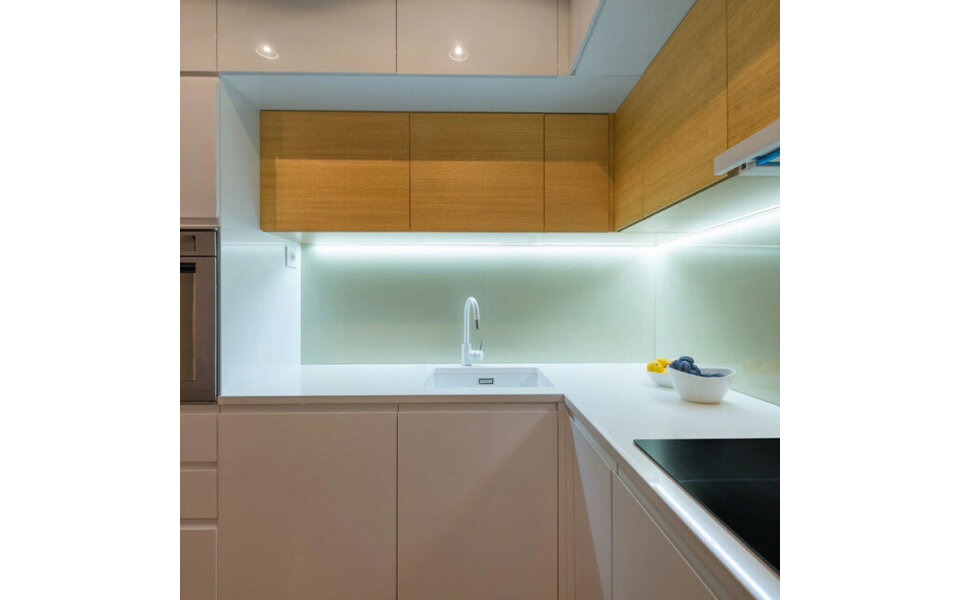 HLW LED Dimmable LED Strip Set RGB - 5 Meters, 150 LEDs, Remote Control