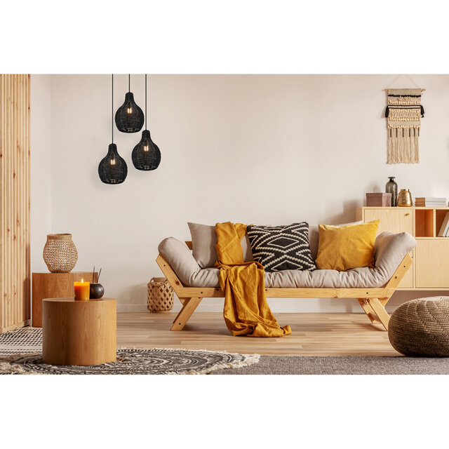 Zwarte moderne LED hanglamp met drie E14 lichtpunten en houten accenten, 40W vermogen Zwarte moderne LED hanglamp met drie E14 lichtpunten en houten accenten, 40W vermogen