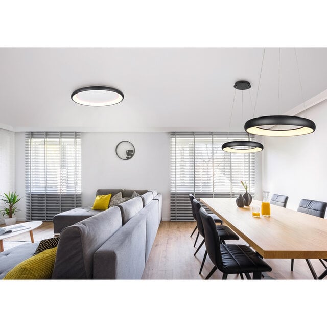 Zwarte moderne LED hanglamp met 38W vermogen en dimfunctie in strakke vorm