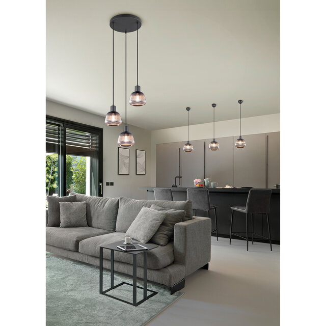 Zwarte metalen LED hanglamp met één lichtpunt en E27 fitting in modern design