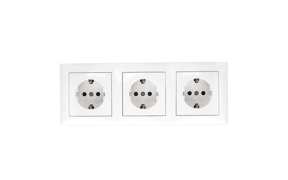 HLW LED Aigi Cika 3-way white wall socket with earth connection - Safe LED accessories