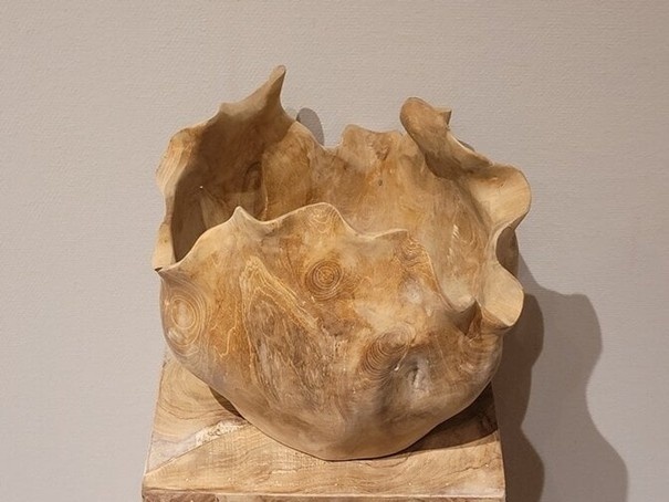 Complete your interior with these 5 teak home accessories