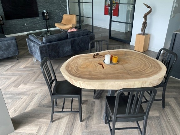 Cozy round live edge tables for the festive season!