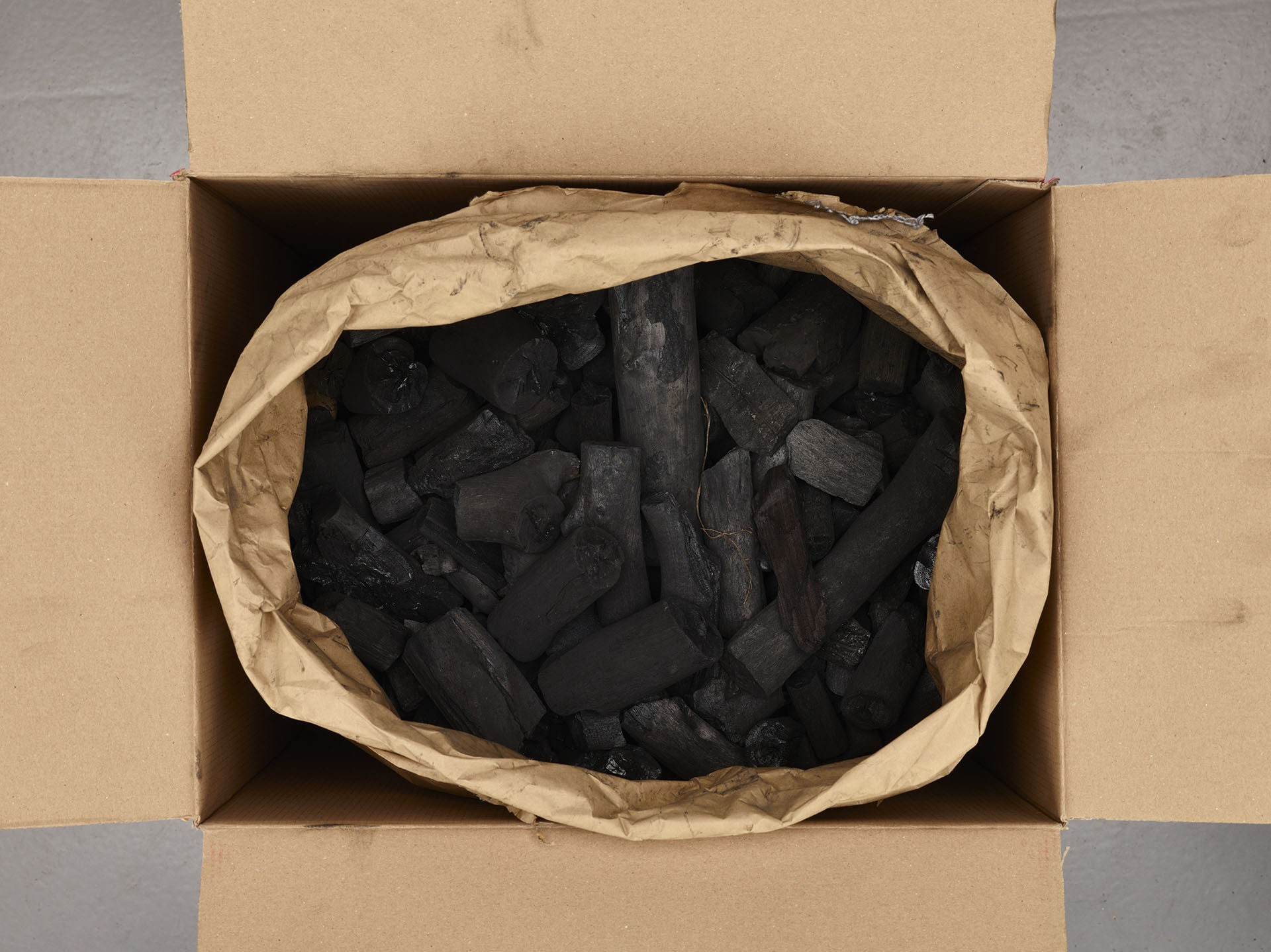 Flames & Flavour Houtskool Europees Appelhout Houtskool 8.5 kilo – Flames & Flavour