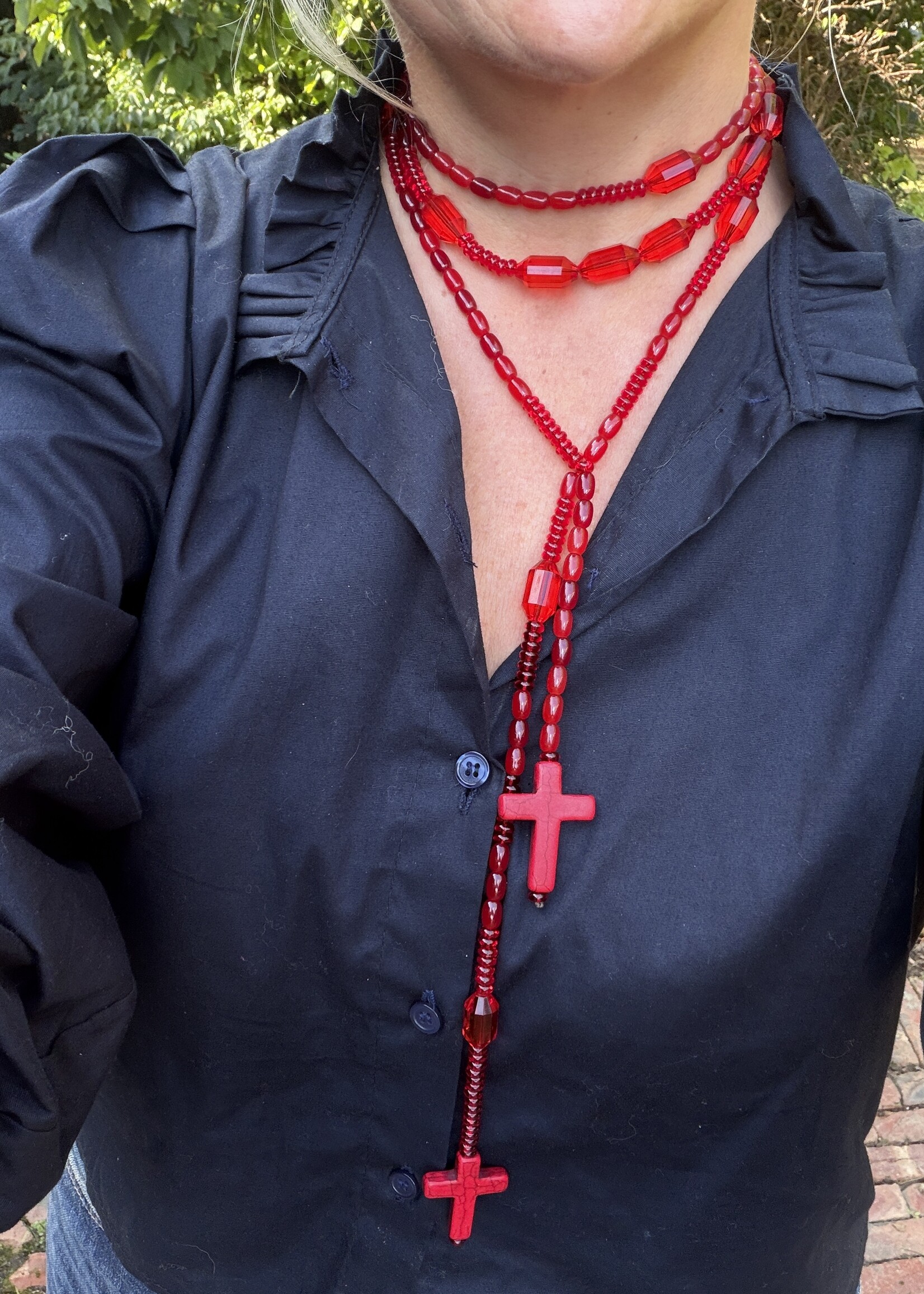 Nakony Red Rebel Cross Necklace | Rode statement ketting 165 cm