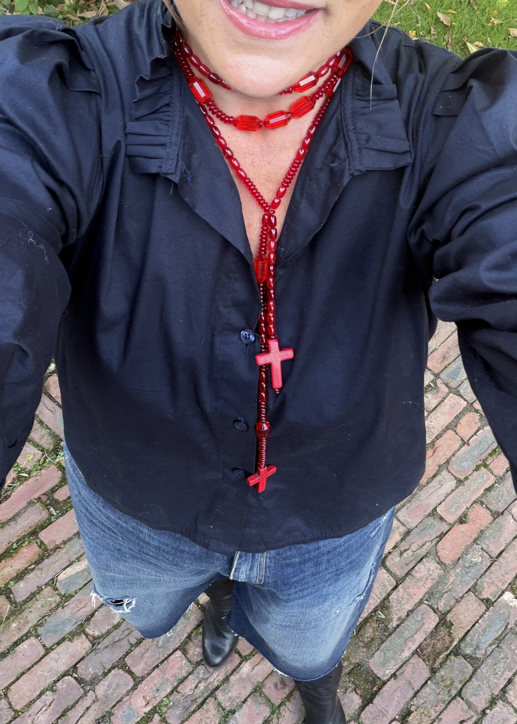 Nakony Red Rebel Cross Necklace | Rode statement ketting 165 cm