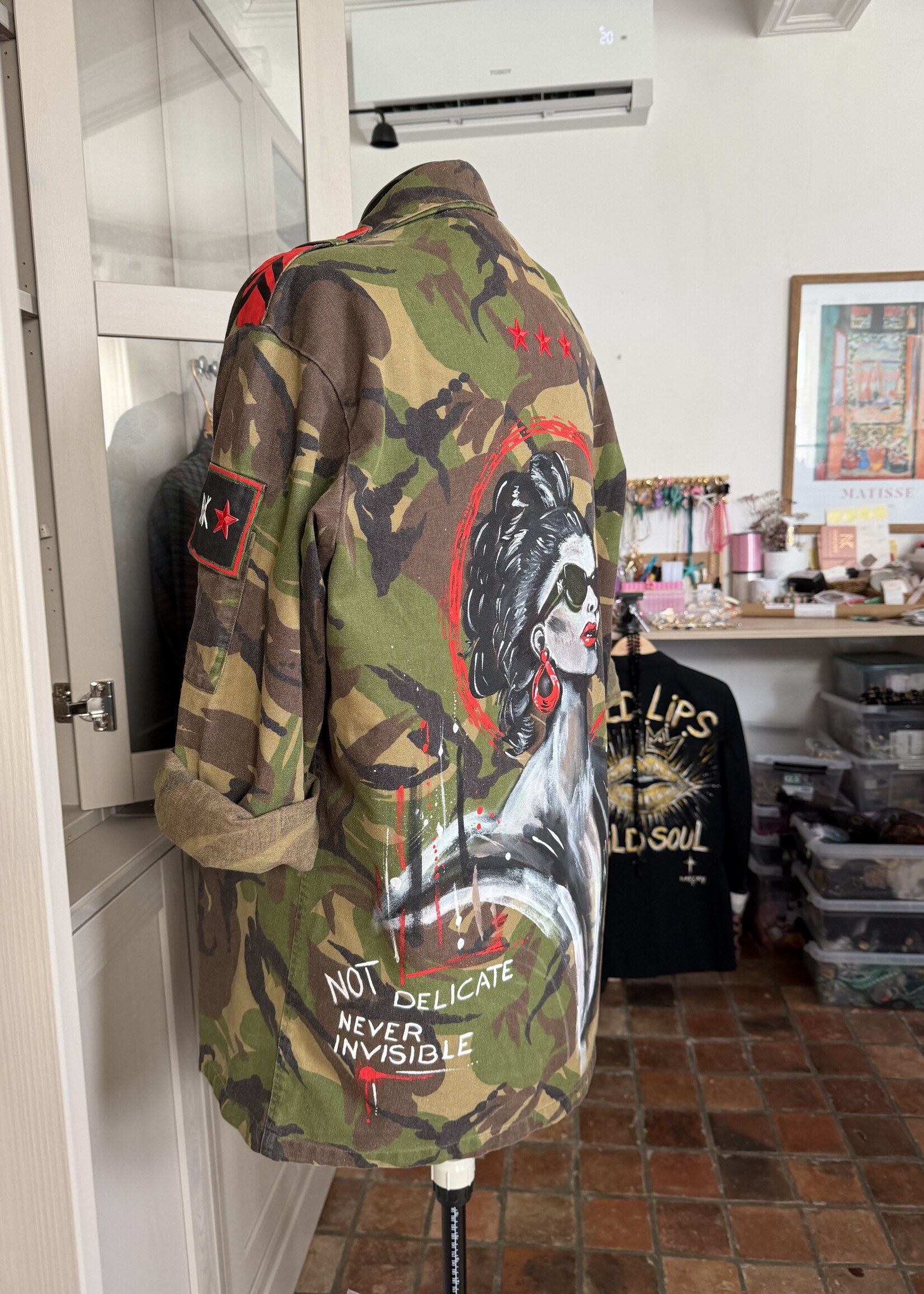 Nakony Army Rebel Jacket | Olive statement jasje met art patches | Nakony Art Wear Grevenbicht