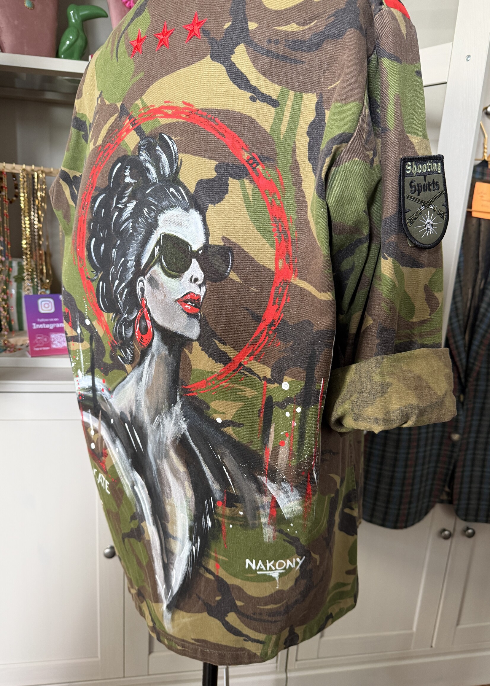 Nakony Army Rebel Jacket | Olive statement jasje met art patches | Nakony Art Wear Grevenbicht