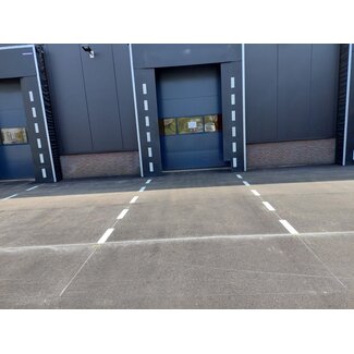 Docklijnen belijning (gestreepte belijning)