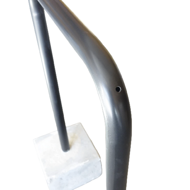 Fietsbeugel matzwart gepoedercoat 90 x 60 cm - met betonvoet