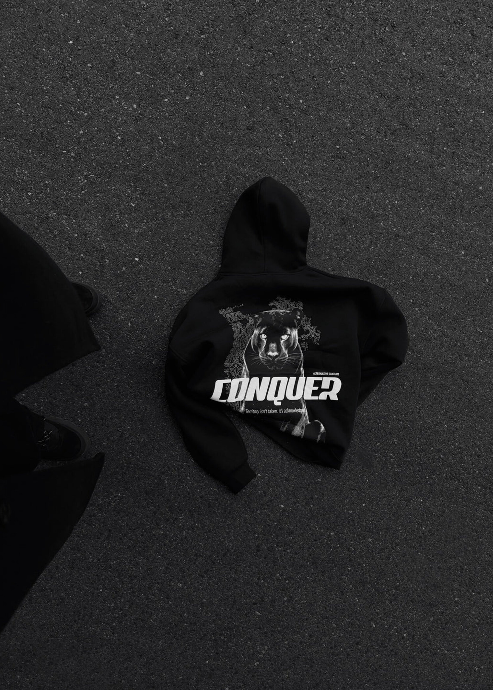 OVERSIZED CONQUER HOODIE - BLACK