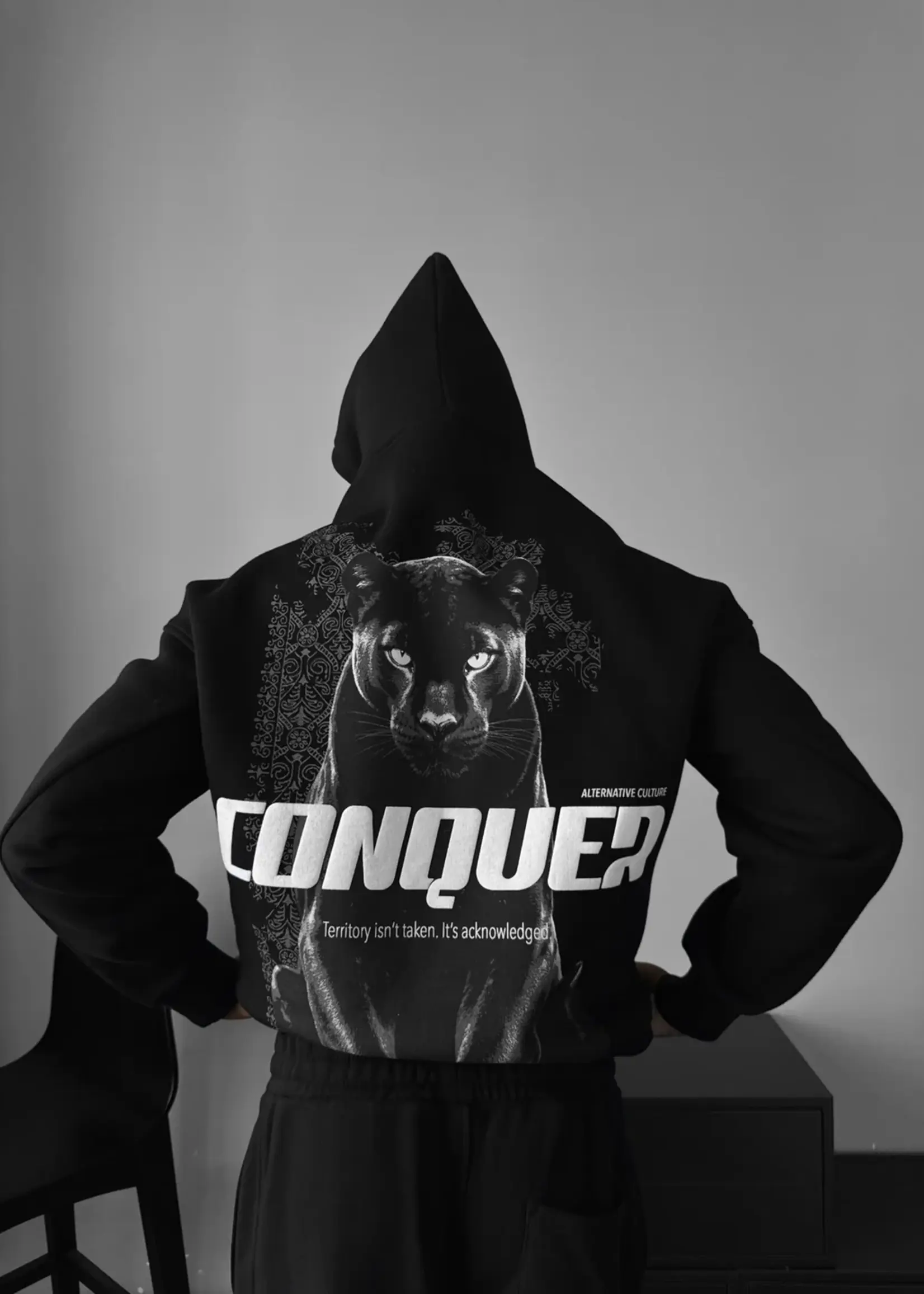 OVERSIZED CONQUER HOODIE - BLACK