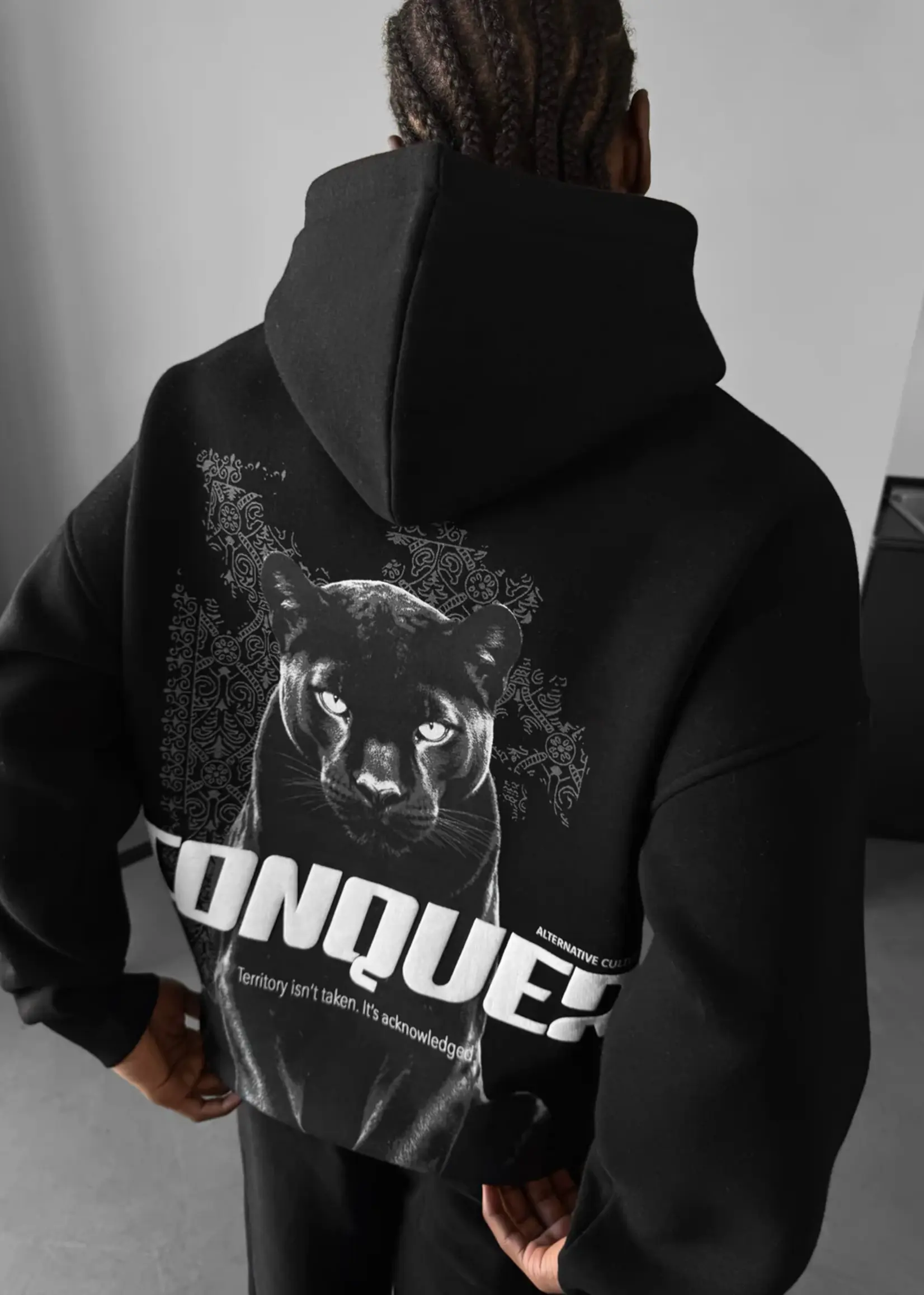 OVERSIZED CONQUER HOODIE - BLACK