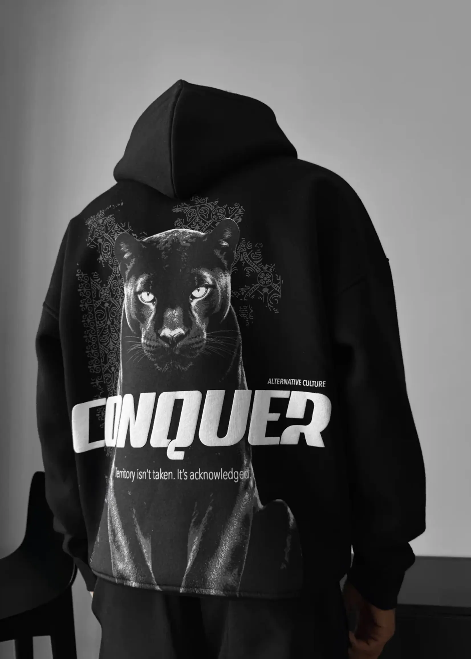 OVERSIZED CONQUER HOODIE - BLACK