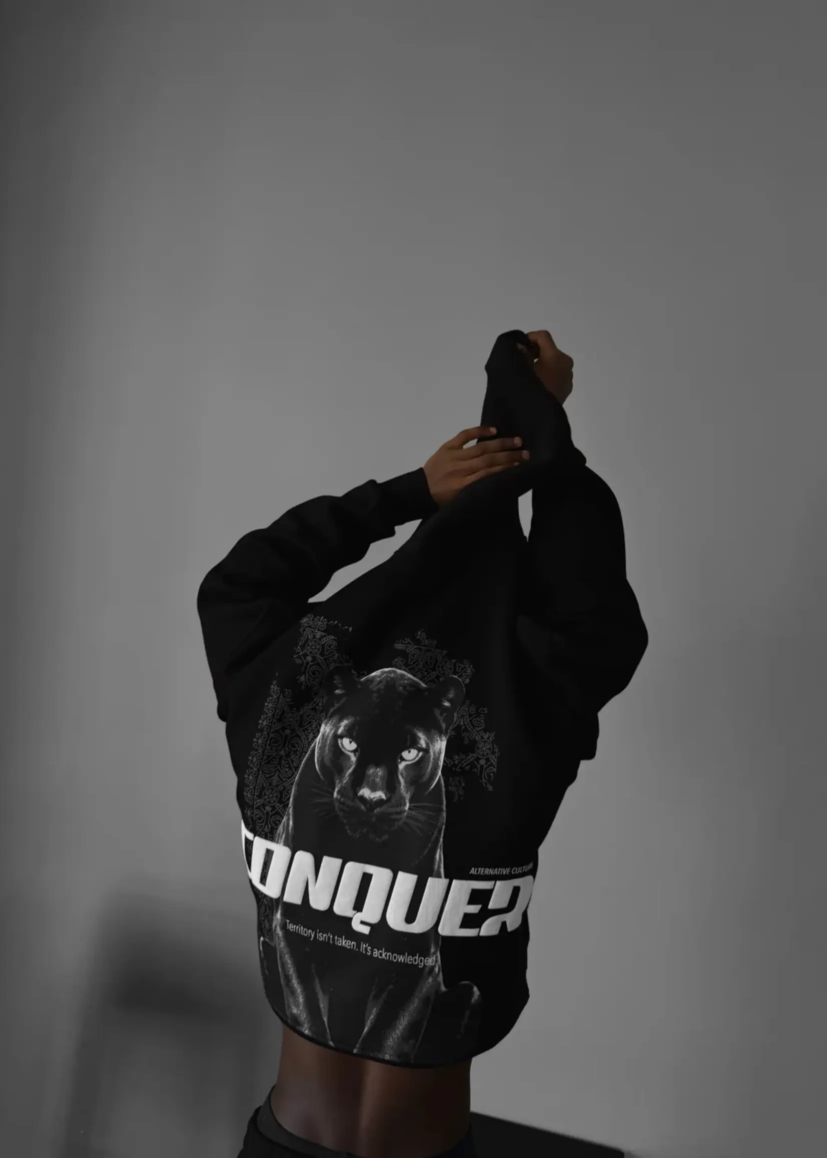 OVERSIZED CONQUER HOODIE - BLACK