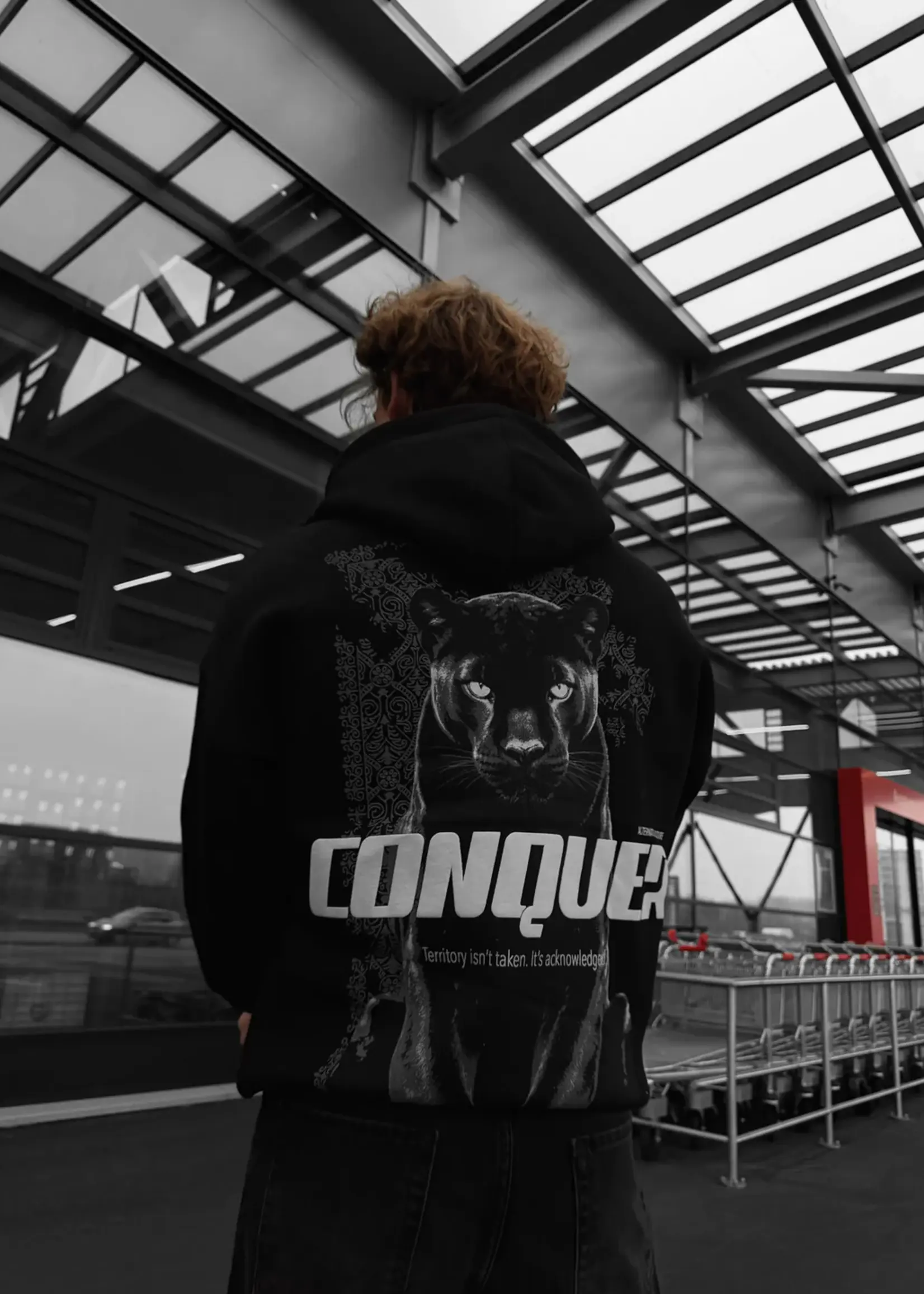 OVERSIZED CONQUER HOODIE - BLACK
