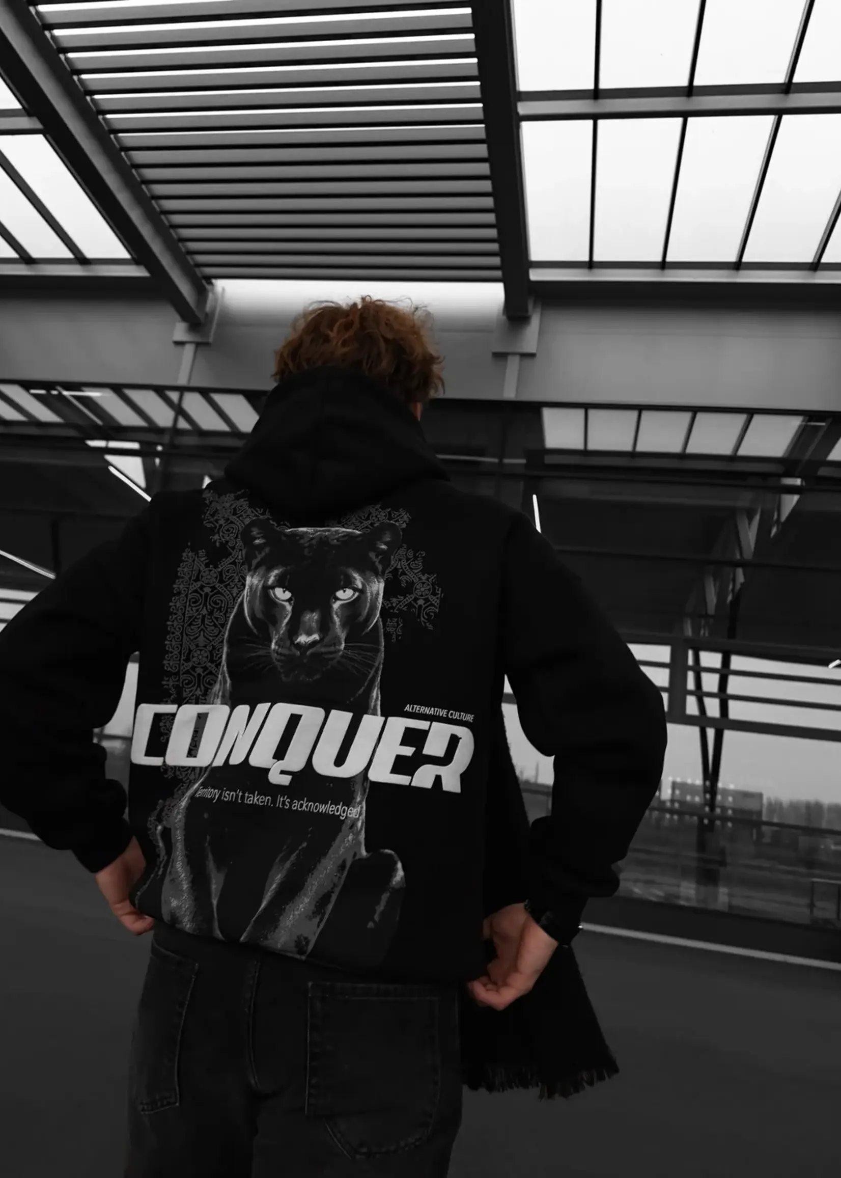 OVERSIZED CONQUER HOODIE - BLACK