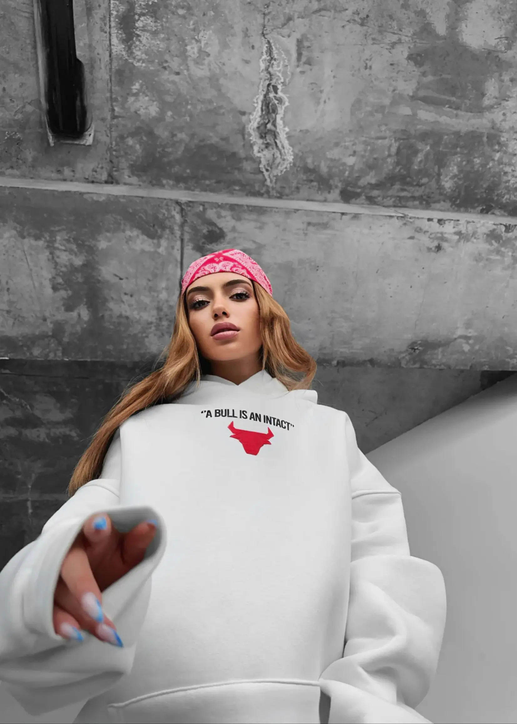 OVERSIZED BULL HOODIE - OFF WHITE