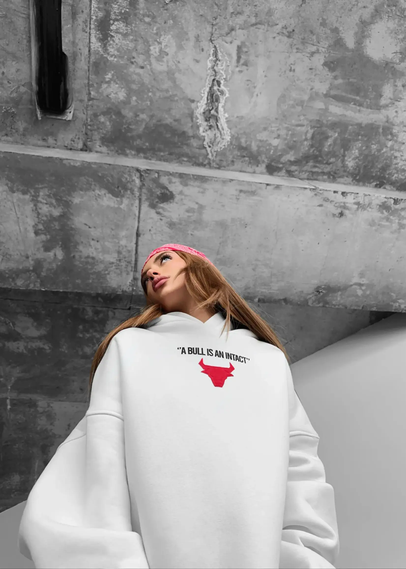 OVERSIZED BULL HOODIE - OFF WHITE