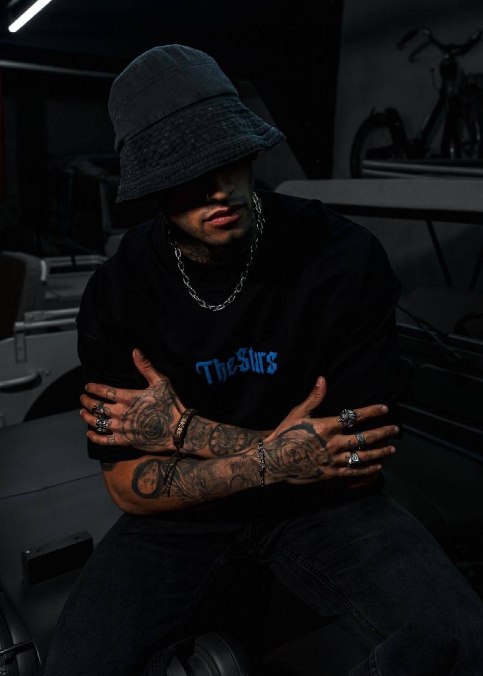 SKYBOUND EAGLE OVERSIZED TEE - BLACK