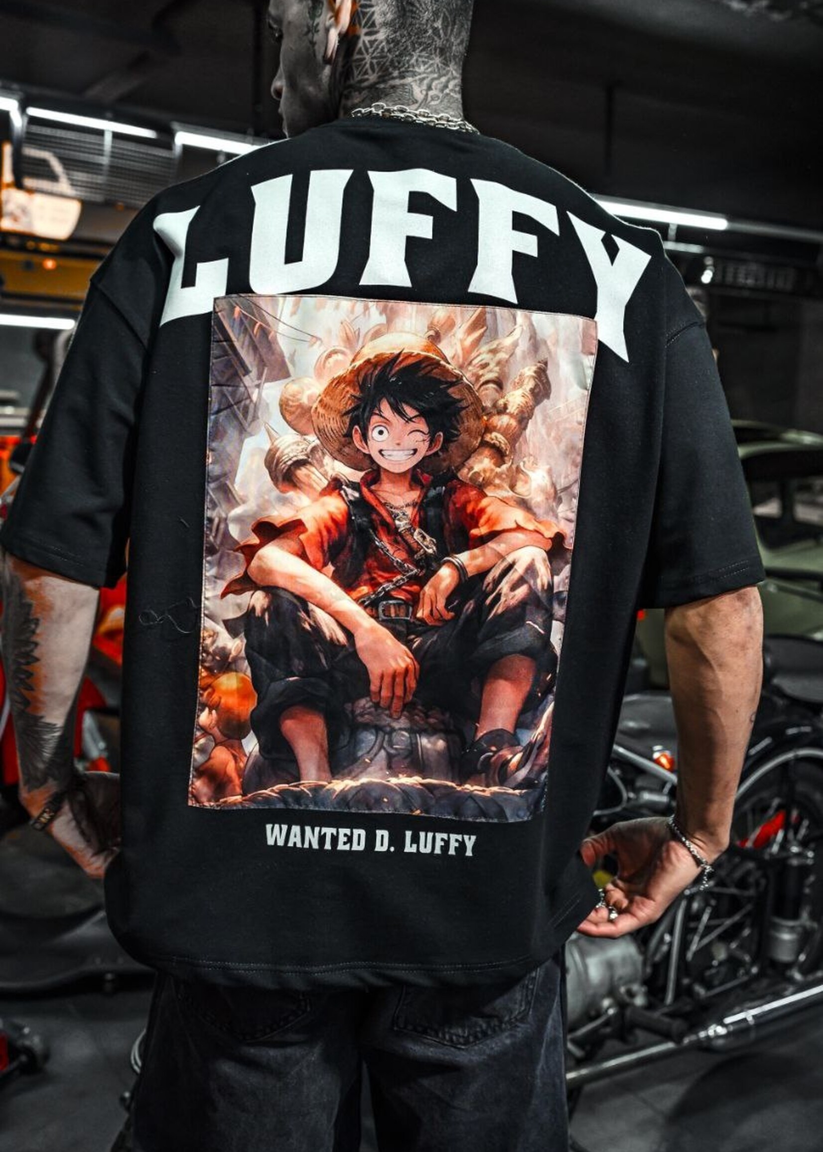 LUFFY WANTED OVERSIZED TEE- BLACK